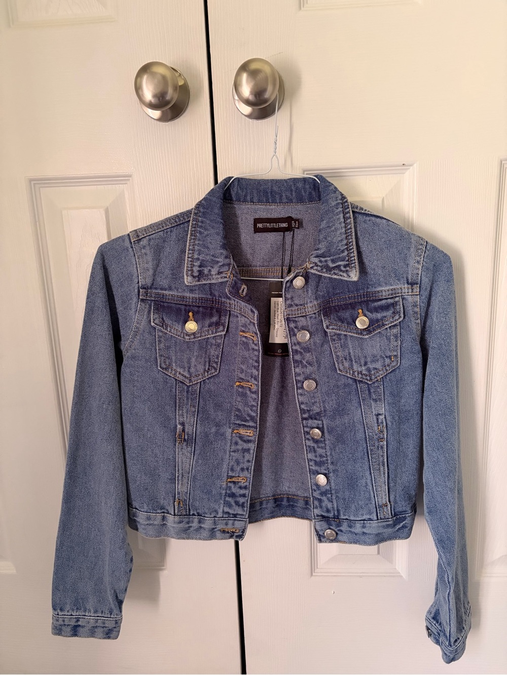 PrettyLittleThing Light Blue Cropped Denim Jacket - Size 0